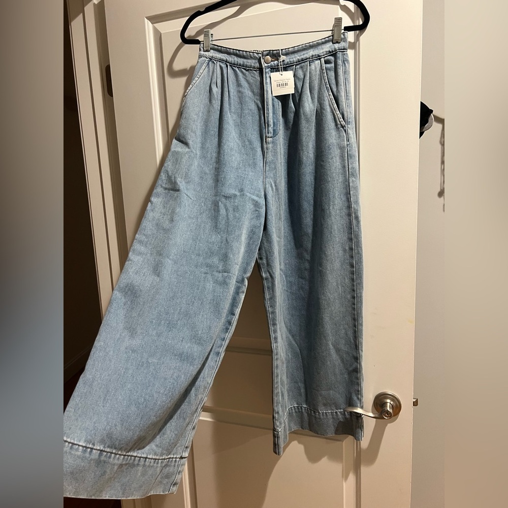 Chic Light Blue Wide-Leg Jeans